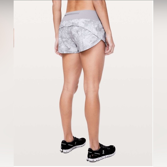 Lululemon SPEED UP SHORT low rise 2.5” - Picture 1 of 5